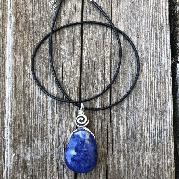 Sodalite for creativity, communication & balance - Picture 3 of 4